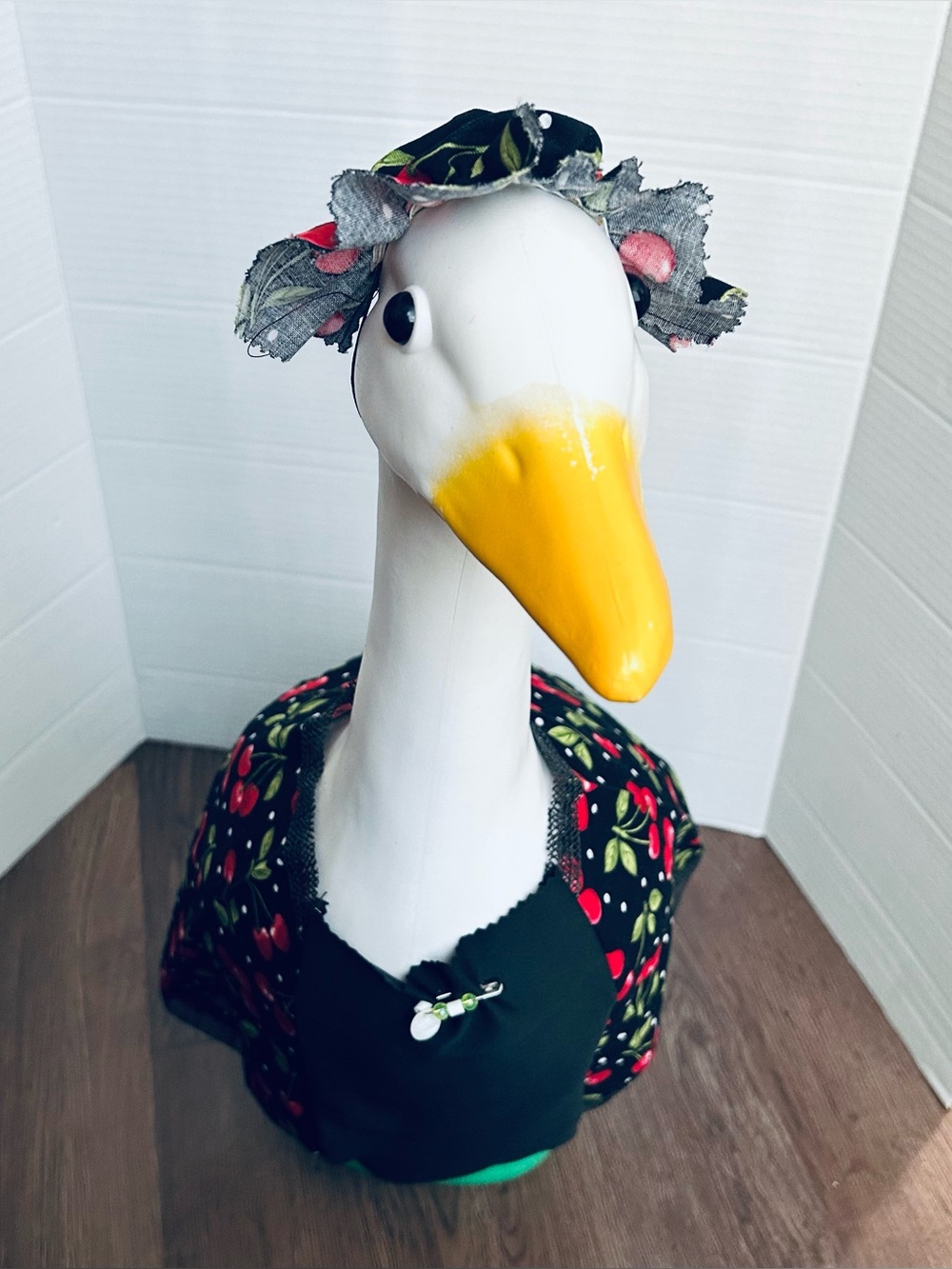 Porch goose dress/floppy hat